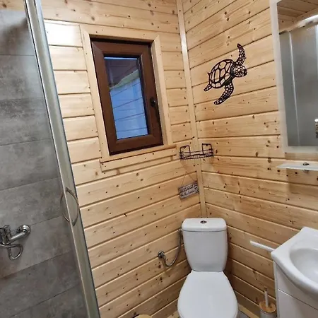 Charmantes Holzhaus Mit Grill Und Terrasse Bobolin