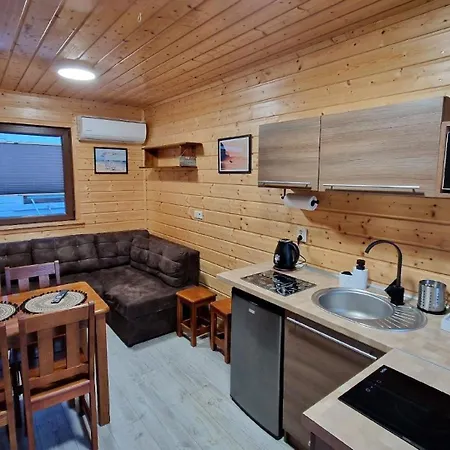 Charmantes Holzhaus Mit Grill Und Terrasse Bobolin