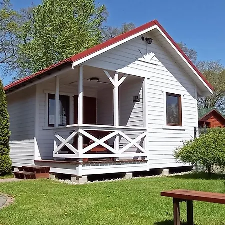 Charmantes Holzhaus Mit Grill Und Terrasse Bobolin