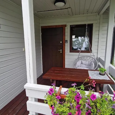 Charmantes Holzhaus Mit Grill Und Terrasse * Bobolin